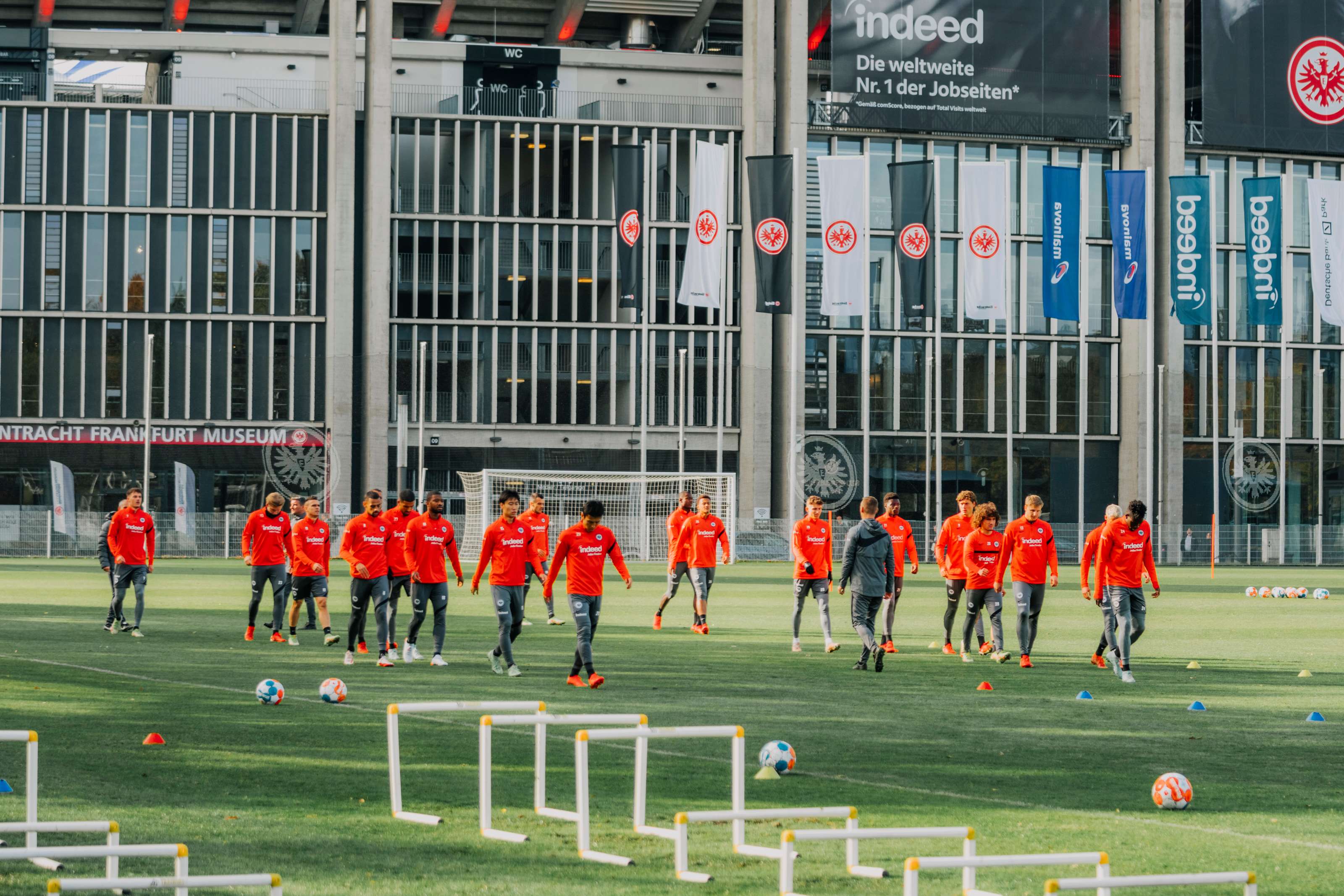 Am Mittwoch fehlen fünf der Lizenzspieler im Mannschaftstraining: Jakic, Lenz, Paciencia, Pecar und Rode. Am Mittwoch fehlen fünf der Lizenzspieler im Mannschaftstraining: Jakic, Lenz, Paciencia, Pecar und Rode.