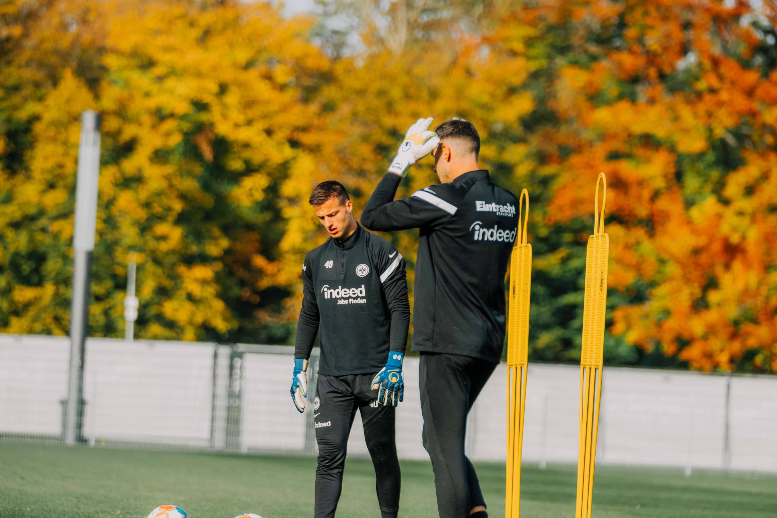 Auch die Torhüterkollegen Diant Ramaj und Jens Grahl sind voll bei der Sache. Auch die Torhüterkollegen Diant Ramaj und Jens Grahl sind voll bei der Sache.