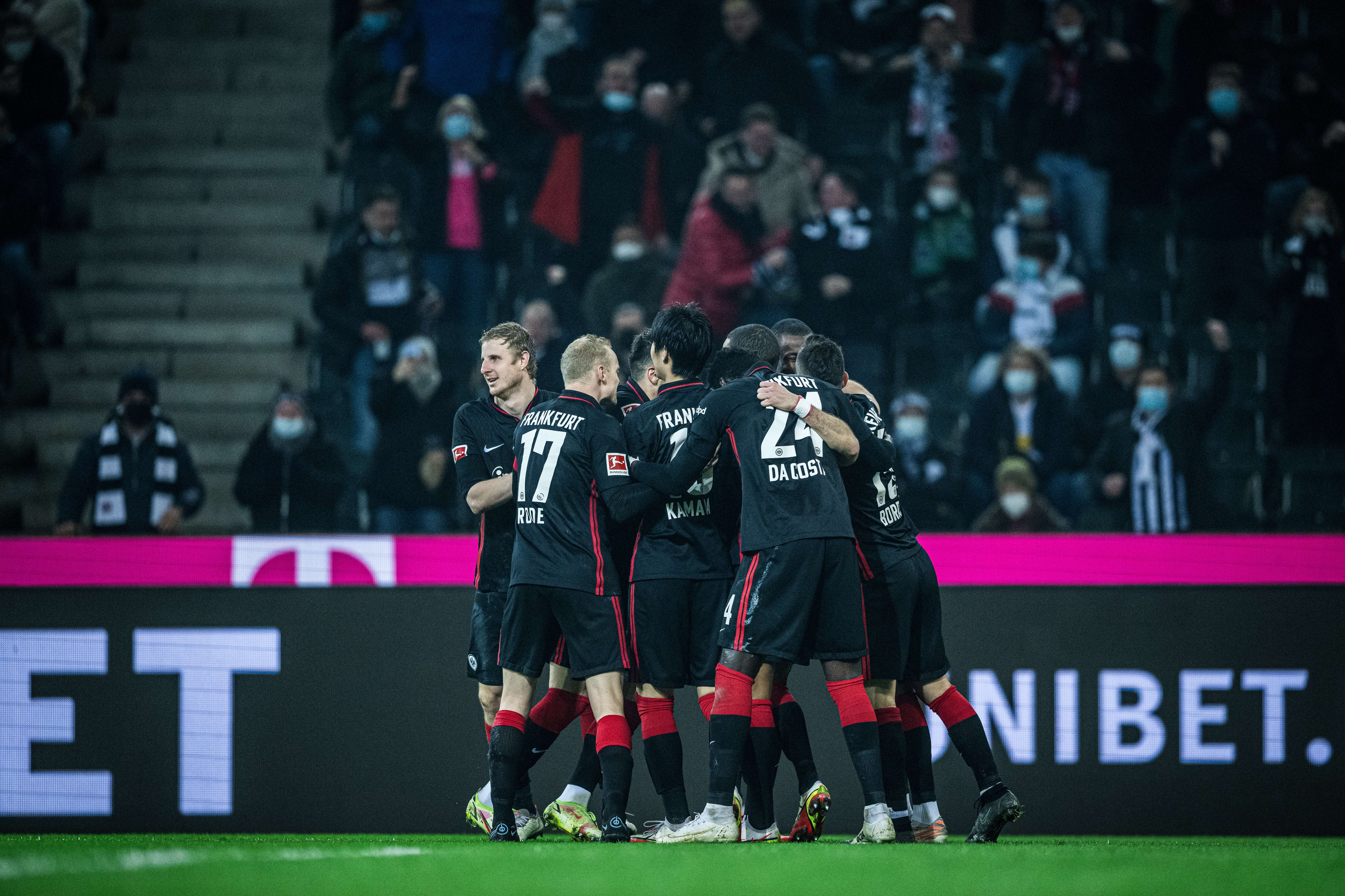 Nach dem Dreier in Gladbach kann die Eintracht zum Hinrundenabschluss die Punkte 68 bis 70 in diesem Kalenderjahr einfahren. Nach dem Dreier in Gladbach kann die Eintracht zum Hinrundenabschluss die Punkte 68 bis 70 in diesem Kalenderjahr einfahren.