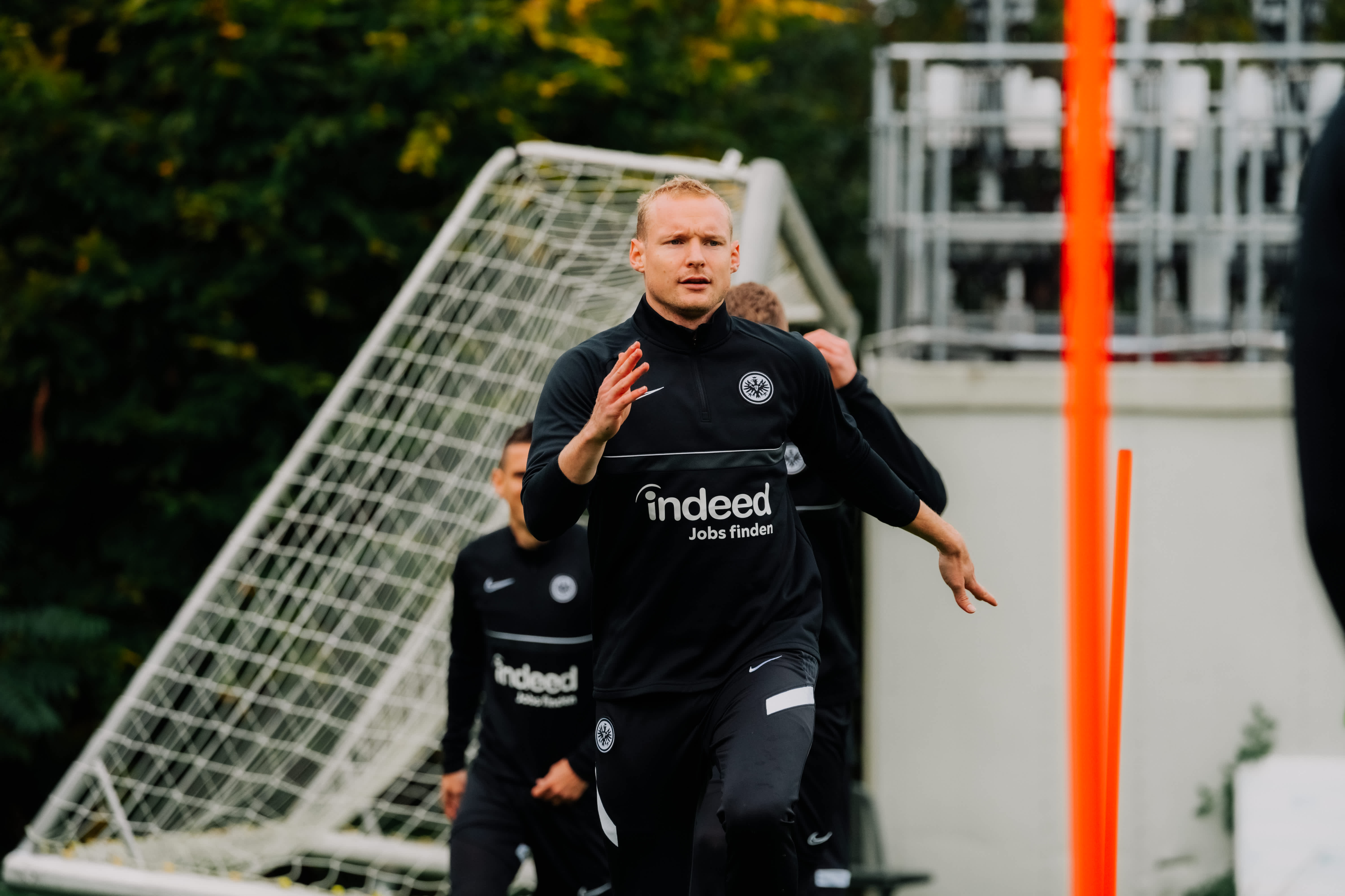 Mannschaftskapitän Sebastian Rode steht gegen Piräus vor der Rückkehr in das Spieltagsaufgebot. Mannschaftskapitän Sebastian Rode steht gegen Piräus vor der Rückkehr in das Spieltagsaufgebot.