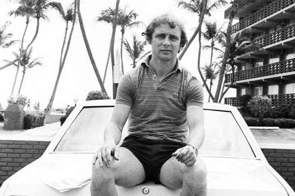 Bernd Hölzenbein verbringt die letzten Jahre seiner Fußballerlaufbahn in den USA, hier easy going in Fort Lauderdale. Bernd Hölzenbein verbringt die letzten Jahre seiner Fußballerlaufbahn in den USA, hier easy going in Fort Lauderdale.