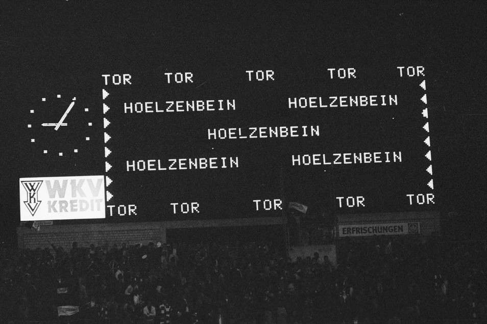 Tore pflastern seine Vita, mit 160 Bundesligatreffern ist Bernd Hölzenbein bis heute Rekordtorschütze von Eintracht Frankfurt in der deutschen Beletage. Tore pflastern seine Vita, mit 160 Bundesligatreffern ist Bernd Hölzenbein bis heute Rekordtorschütze von Eintracht Frankfurt in der deutschen Beletage.