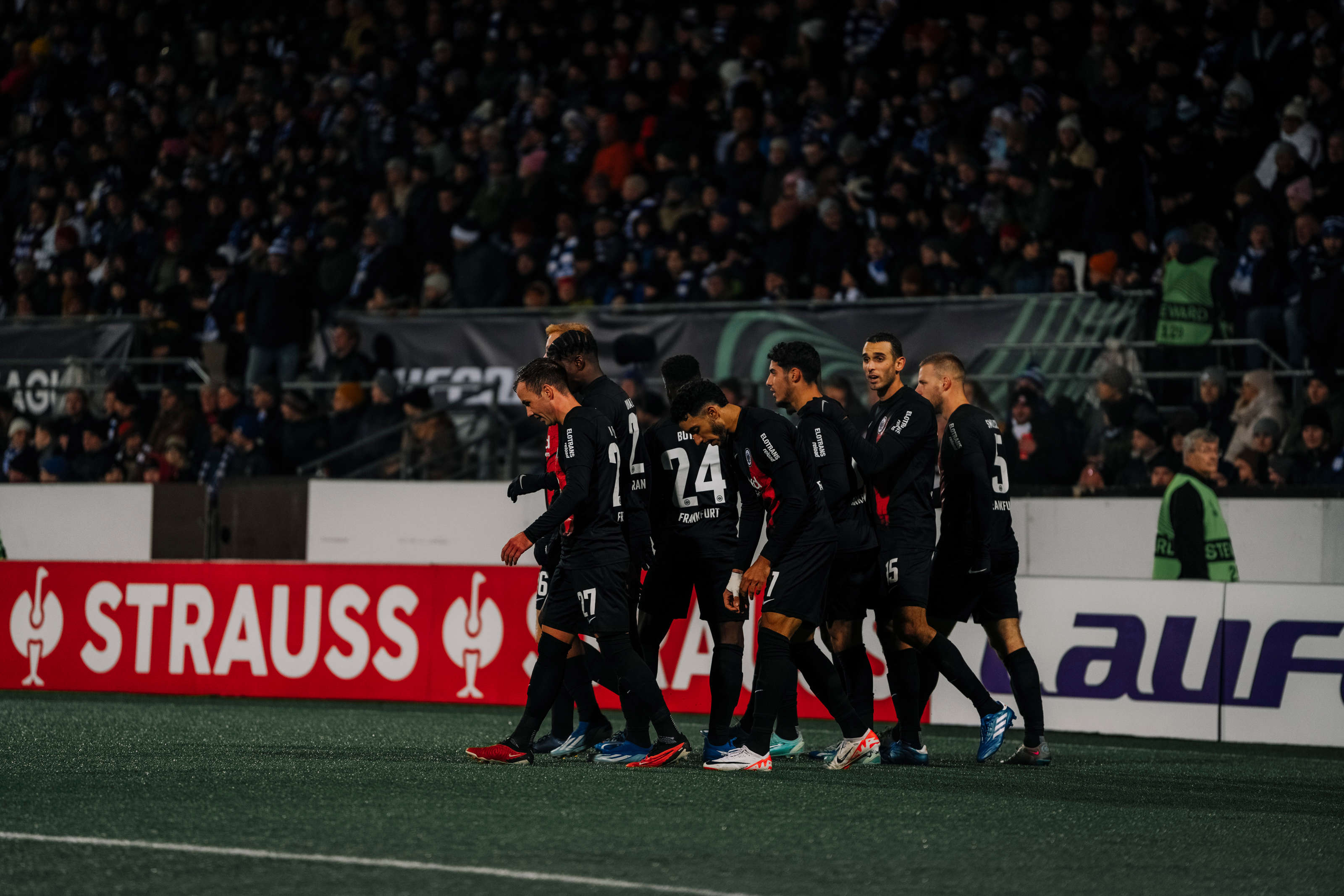 0:1 nach 30 Minuten durch Farès Chaibi – zugleich der Endstand zwischen HJK Helsinki und Eintracht Frankfurt. 0:1 nach 30 Minuten durch Farès Chaibi – zugleich der Endstand zwischen HJK Helsinki und Eintracht Frankfurt.