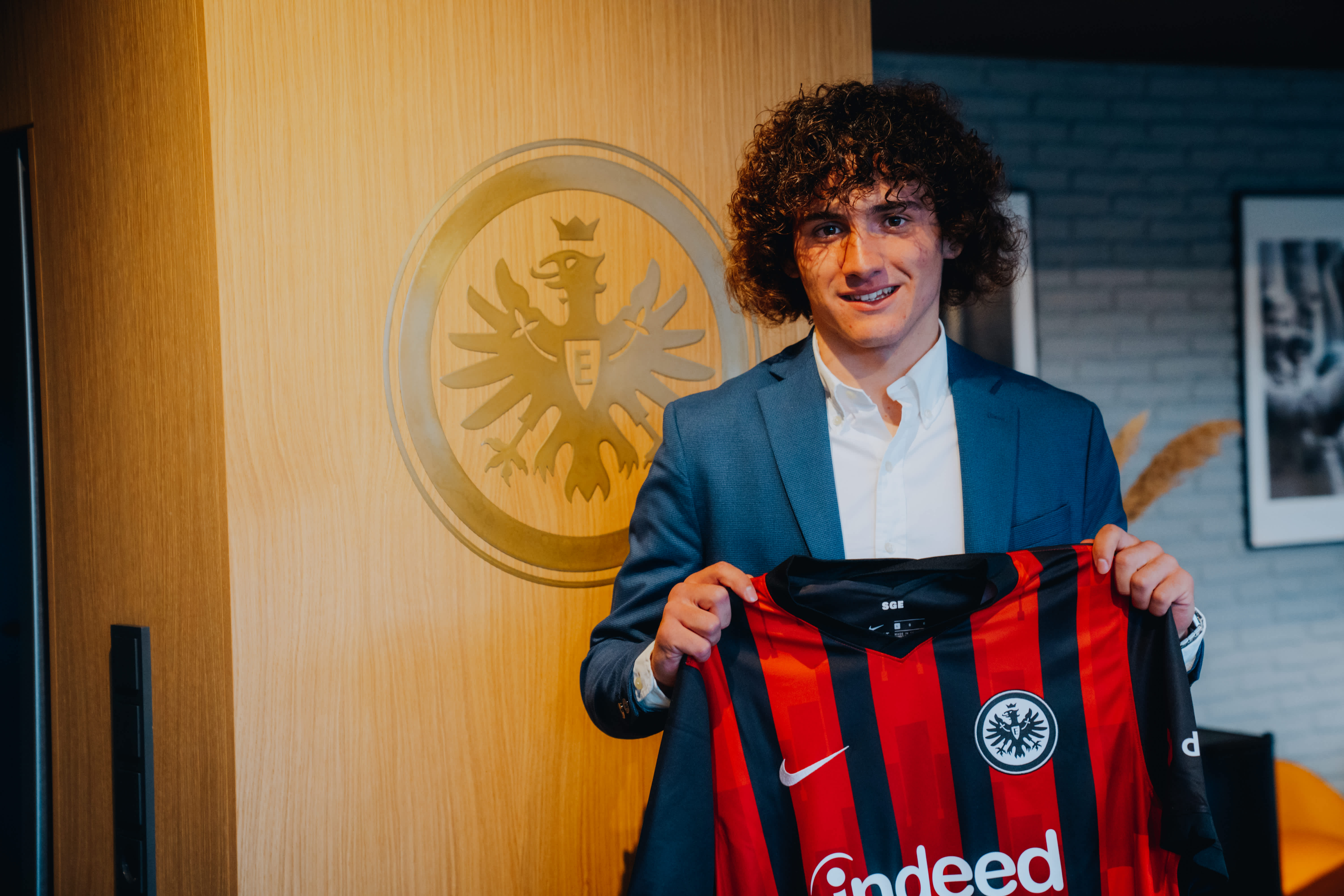 © Fabio Blanco Gómez: „Ich möchte mich in Frankfurt weiterentwickeln und diese Schritte fernab meiner Heimat auch im persönlichen Bereich vollziehen. Auf meine Zeit in Deutschland bei Eintracht Frankfurt freue ich mich sehr.“ © Fabio Blanco Gómez: „Ich möchte mich in Frankfurt weiterentwickeln und diese Schritte fernab meiner Heimat auch im persönlichen Bereich vollziehen. Auf meine Zeit in Deutschland bei Eintracht Frankfurt freue ich mich sehr.“
