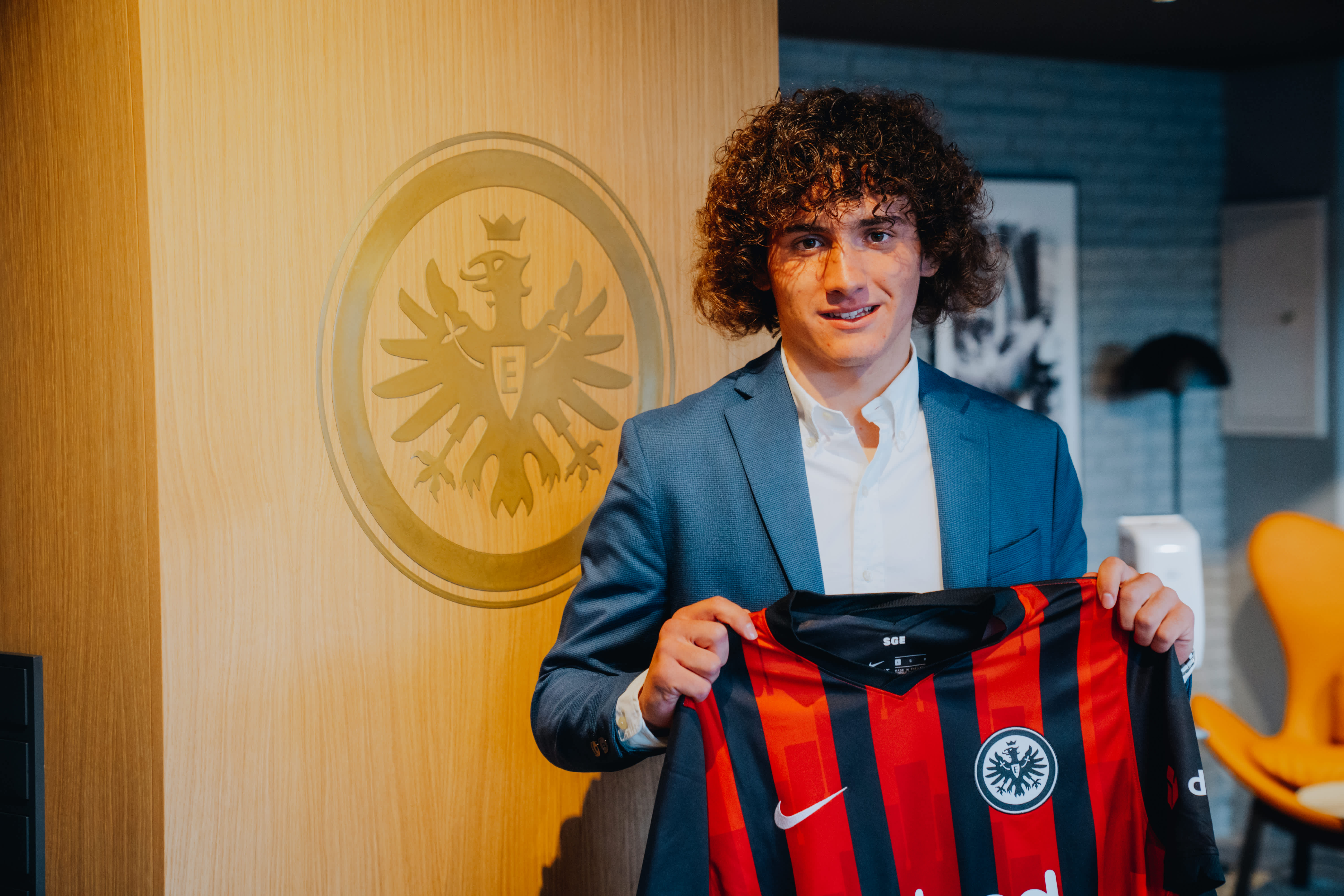 © Eintracht Frankfurt sichert sich die Dienste eines der größten Talente des spanischen Fußballs. © Eintracht Frankfurt sichert sich die Dienste eines der größten Talente des spanischen Fußballs.