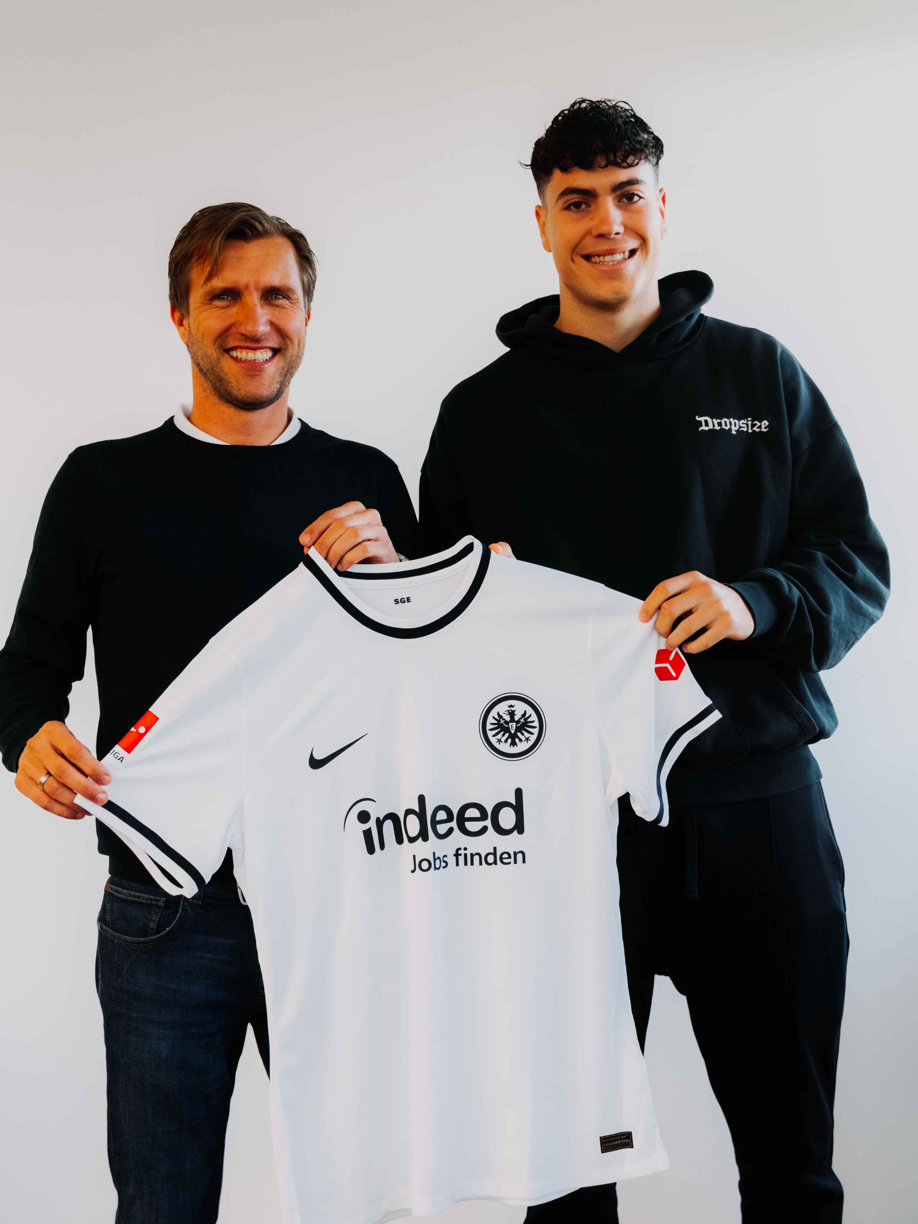 Nacho Ferri signs professional terms Eintracht Frankfurt Pros